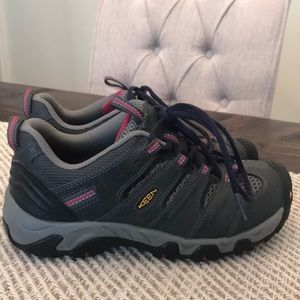 Keen gray hiking trail shoes Sz 7